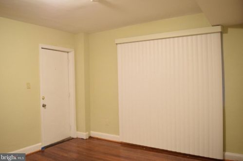 5033 Hanna Pl, Washington, DC 20019-5821