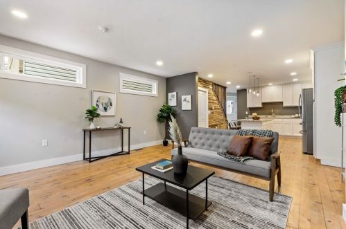 1814 Fox Way, Pittsburgh PA  15203-1732 exterior