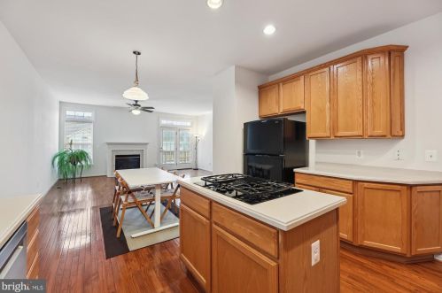 6811 Morning Brook Ter, Alexandria VA  22315-6117 exterior