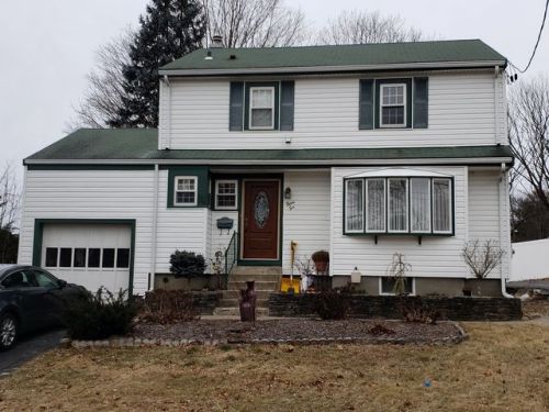 46 Beacon Ave, Woonsocket, RI 02895-3737