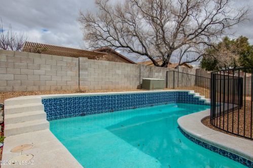 10013 Rocky Wash Dr, Tucson, AZ 85748-7881