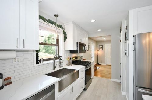 2327 Meadow Dr, Pittsburgh PA  15235-2740 exterior