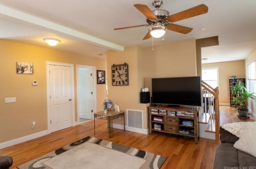 101 High St, Derby CT 06418-2721 exterior