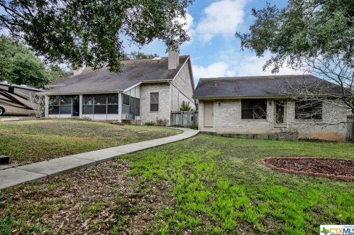 9335 Gloxinia Dr, San Antonio TX 78266-2530 exterior