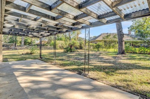 2704 Balsam St, Longview TX 75605-1920 exterior