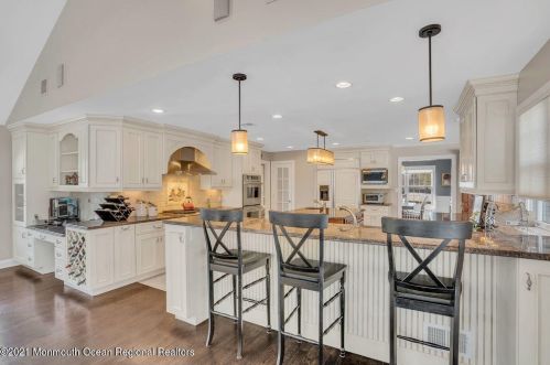 26 Brasch Blvd, Middletown NJ 07748-3161 exterior