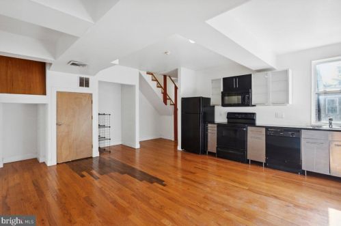 249 10th St, Philadelphia PA  19107-5751 exterior