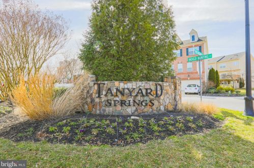 907 Indigo Bunting Ln, Glen Burnie, MD 21060-8325