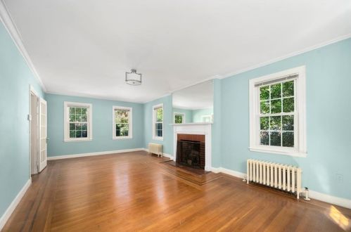 655 Pleasant Vly Pkwy, Providence RI 02908-4214 exterior