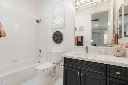 1404 Donegal Way, Oxnard CA  93035-1442 exterior