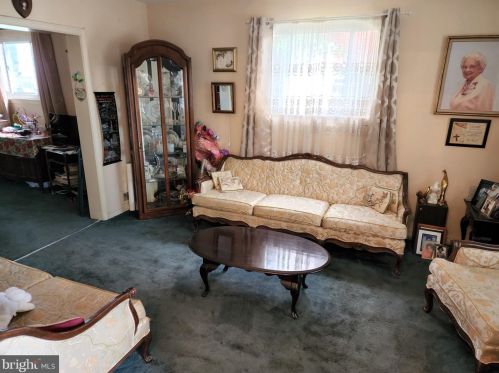 39 54th St, Washington, DC 20019-6560