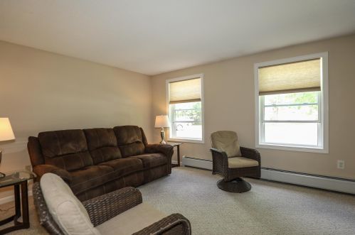 7 Whittaker Cir, Concord NH 03303-1589 exterior