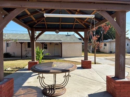 37 Garden Dr, Bakersfield CA 93307-5255 exterior