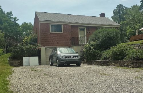 1560 Duncan Dr, Pittsburgh PA  15237-1611 exterior