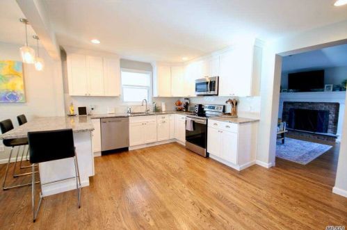 19 Livingston St, Huntington Station NY 11746-4026 exterior