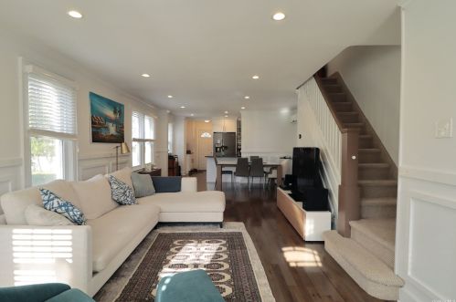 21 Cambridge St, Valley Stream NY  11581-1111 exterior