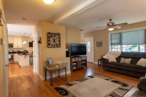 101 High St, Derby CT 06418-2721 exterior