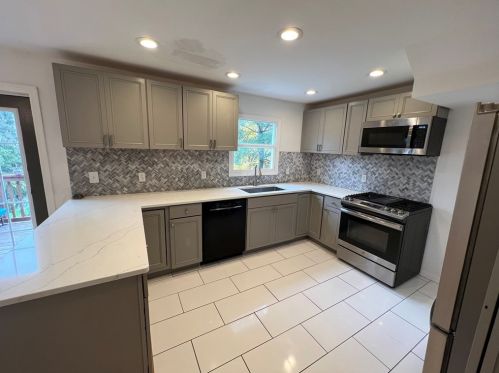 3131 Glendale Ave, Pittsburgh PA  15227-2828 exterior