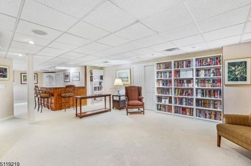 8 Otter Crk Rd, Montgomery NJ 08558-2369 exterior