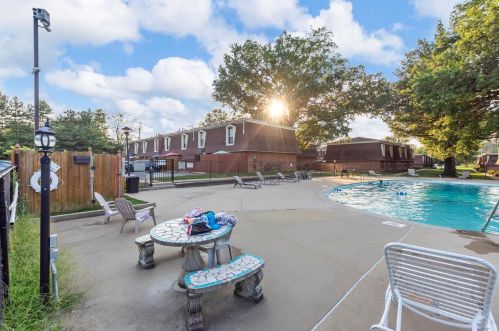 1841 Mansard Dr, Saint Louis MO 63125-2336 exterior