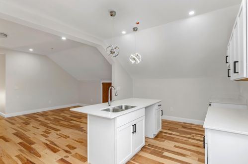 12 Cross St, Concord, NH 03303-1634