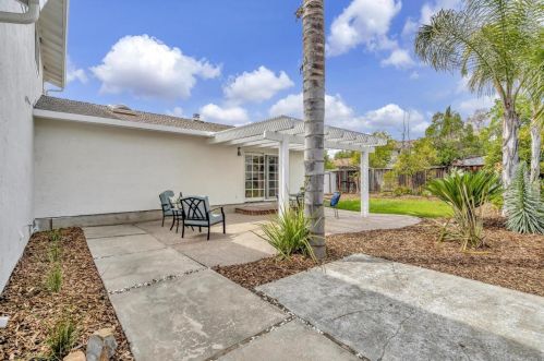 501 Crosslees Dr, San Jose CA  95111-1828 exterior