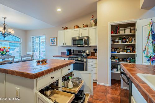 1241 Marshview Ln, Green Valley AZ 85614-6293 exterior