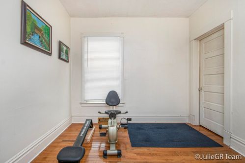 101 Valley Ave, Grand Rapids MI 49504-7402 exterior