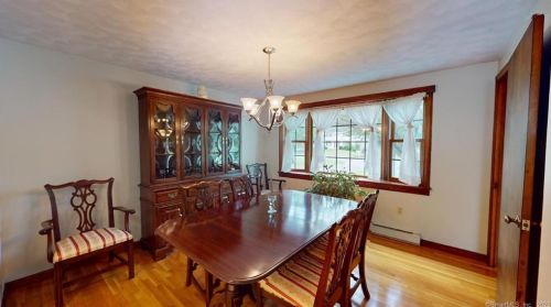 6 Hummingbird Ln, Enfield CT 06082-5709 exterior