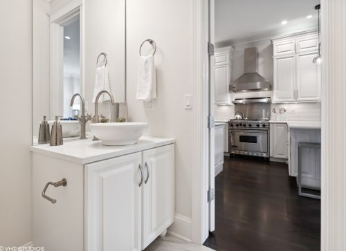 2514 Marshfield Ave, Chicago IL 60614-1907 exterior