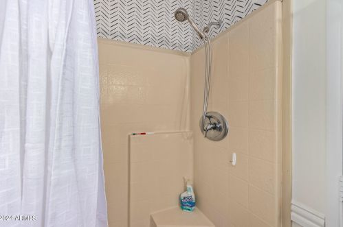 8936 Lakeview Dr, Chandler AZ 85248-6917 exterior