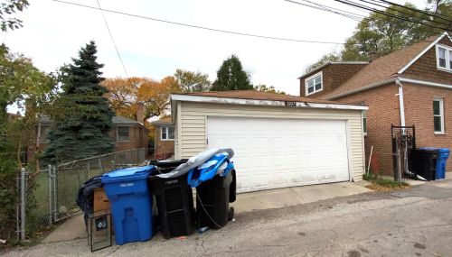 2207 Moody Ave, Chicago IL 60638-2624 exterior