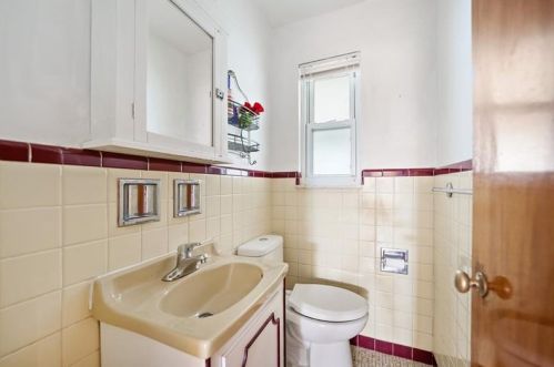 432 Jenne Dr, Pittsburgh PA 15236-2422 exterior