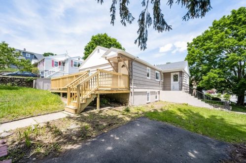 30 Locust Ave, Worcester MA  01604-6020 exterior