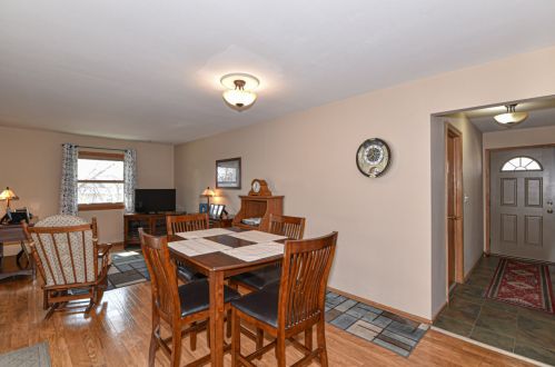 4460 15 St, Milwaukee WI 53221-2320 exterior