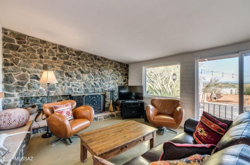 4150 La Cadena, Tucson AZ 85718-6148 exterior