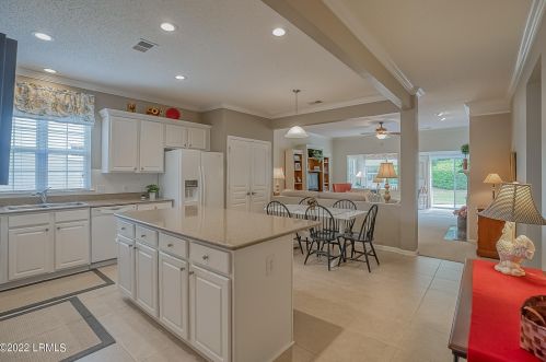 27 Crescent Creek Dr, Bluffton SC 29909-6211 exterior