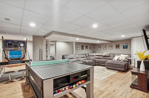 2252 Joyce Ln, Naperville IL 60564-4392 exterior