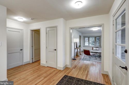 1303 Willow Street Pike, Lancaster PA  17602-4633 exterior