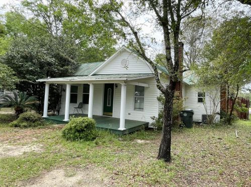 80 Plateau Ave, Defuniak Springs FL  32435-2652 exterior