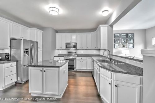 44 Pate Dr, Middletown NJ 07748-1700 exterior