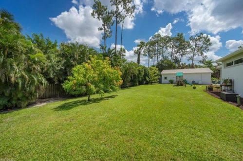 4055 1 Ave, Naples FL 34102-5905 exterior