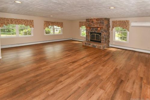 38 Monroe Rd, Enfield CT 06082-5335 exterior