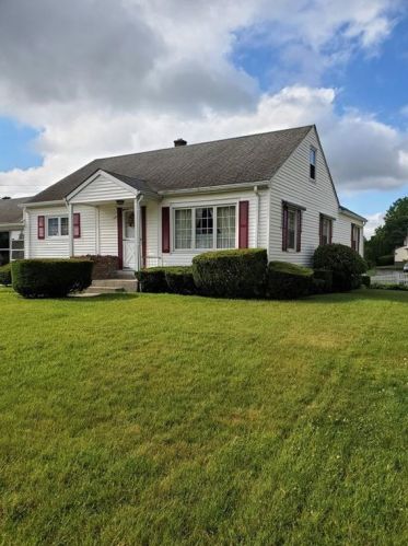 36 Ridge St, Woonsocket, RI 02895-3631
