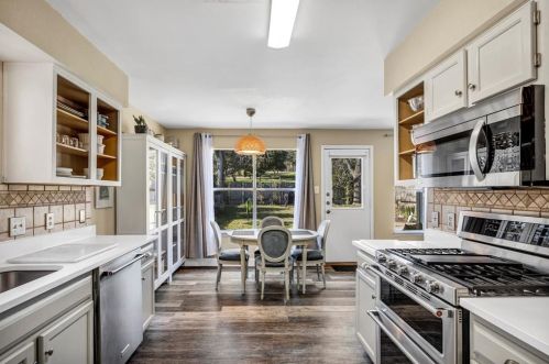 8600 Bisbee Ct, Austin TX 78745-8060 exterior