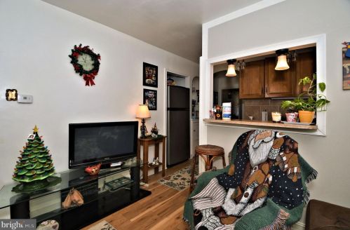 7221 Erdrick St, Philadelphia PA 19135-1014 exterior