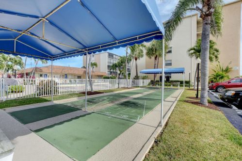 720 Ocean Ave, Boynton Beach FL 33435-5174 exterior