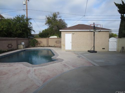 13748 Carpintero Ave, Bellflower CA 90706-2723 exterior
