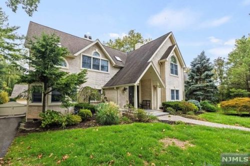 681 Mildred St, Teaneck NJ  07666-4236 exterior