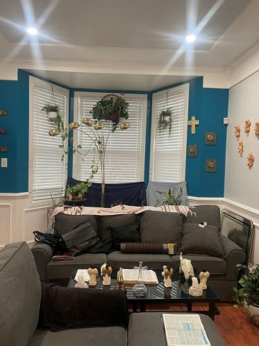 8008 Saginaw Ave, Chicago, IL 60617-1351